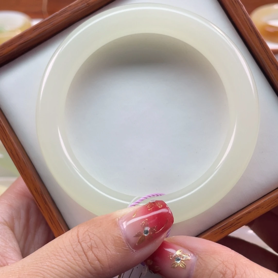 【闪购商品】和田玉手镯未镶嵌59