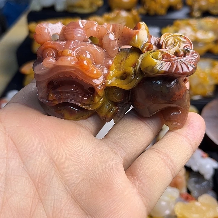 石英质玉（黄龙玉）未镶嵌颈饰