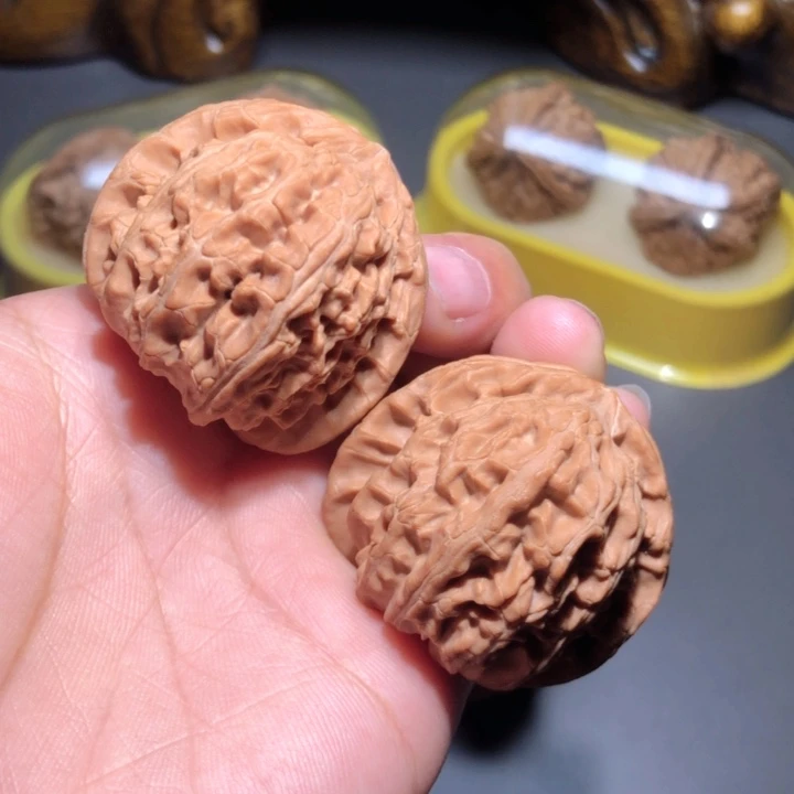 文玩核桃把件40.5三角白