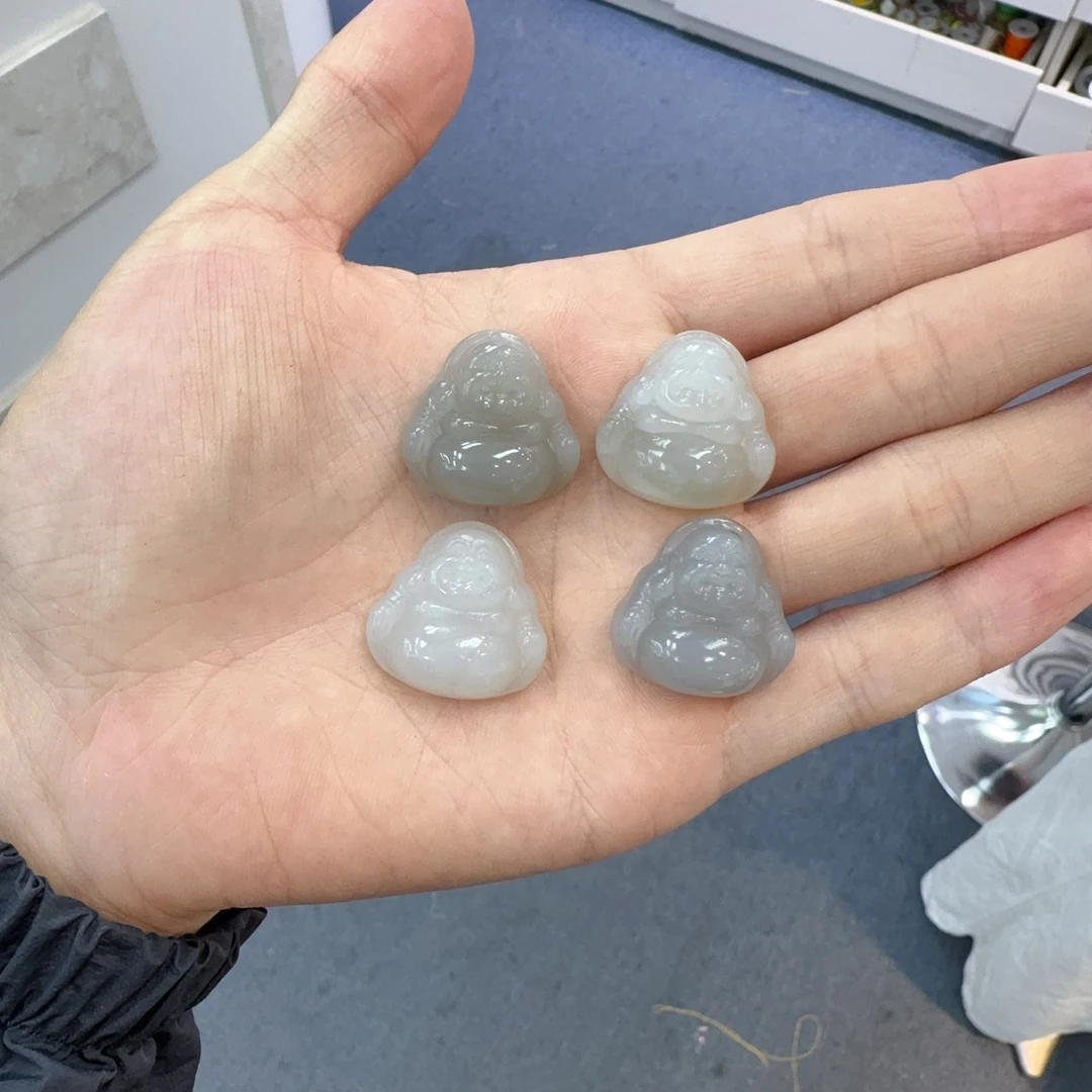 天然和田玉佛公吊坠约24-25mm左右多样性拍一发一hs颜色随机