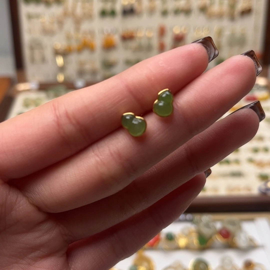 和田玉未镶嵌耳饰