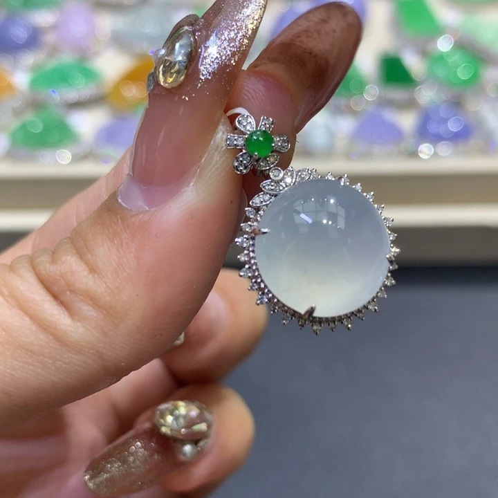 翡翠颈饰18K金镶嵌翡翠