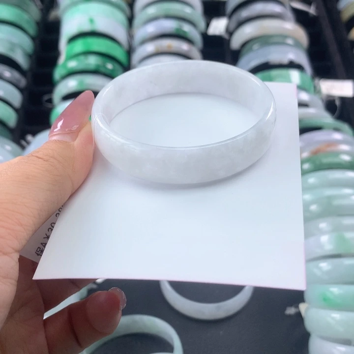 翡翠手镯未镶嵌公主