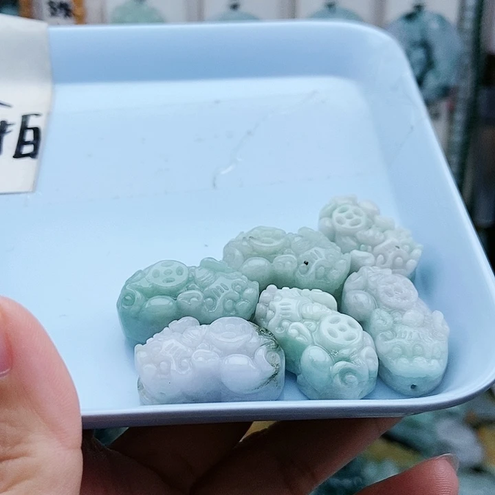 颈饰足铂镶嵌翡翠翡翠