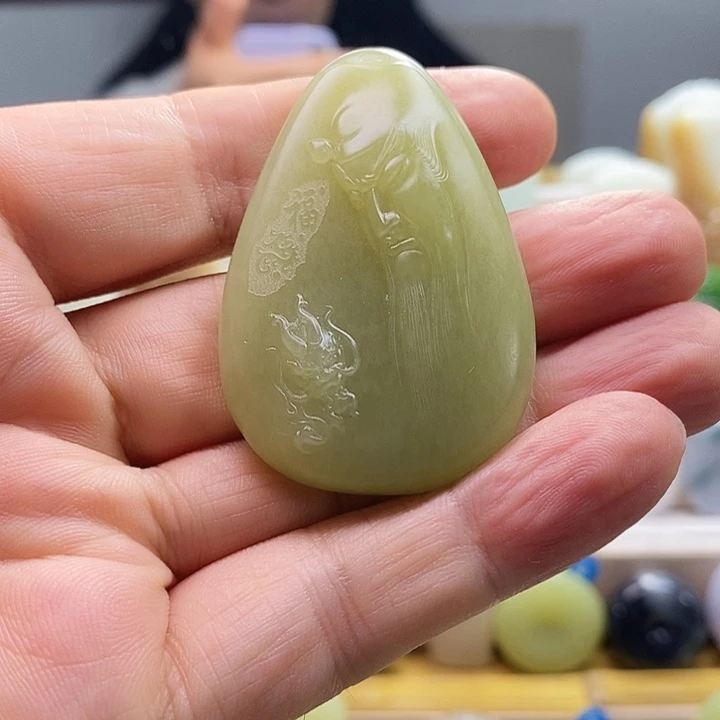 用***心和田玉未镶嵌颈饰