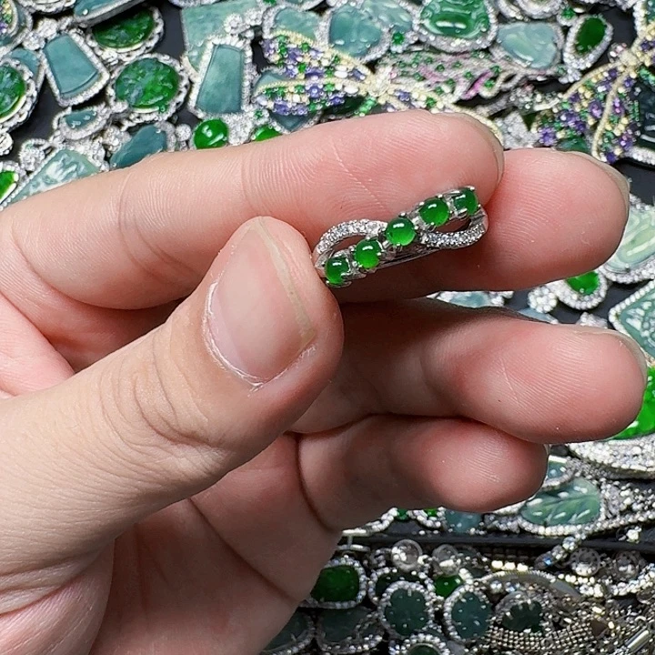 翡翠颈饰未镶嵌天然A货翡翠放漏