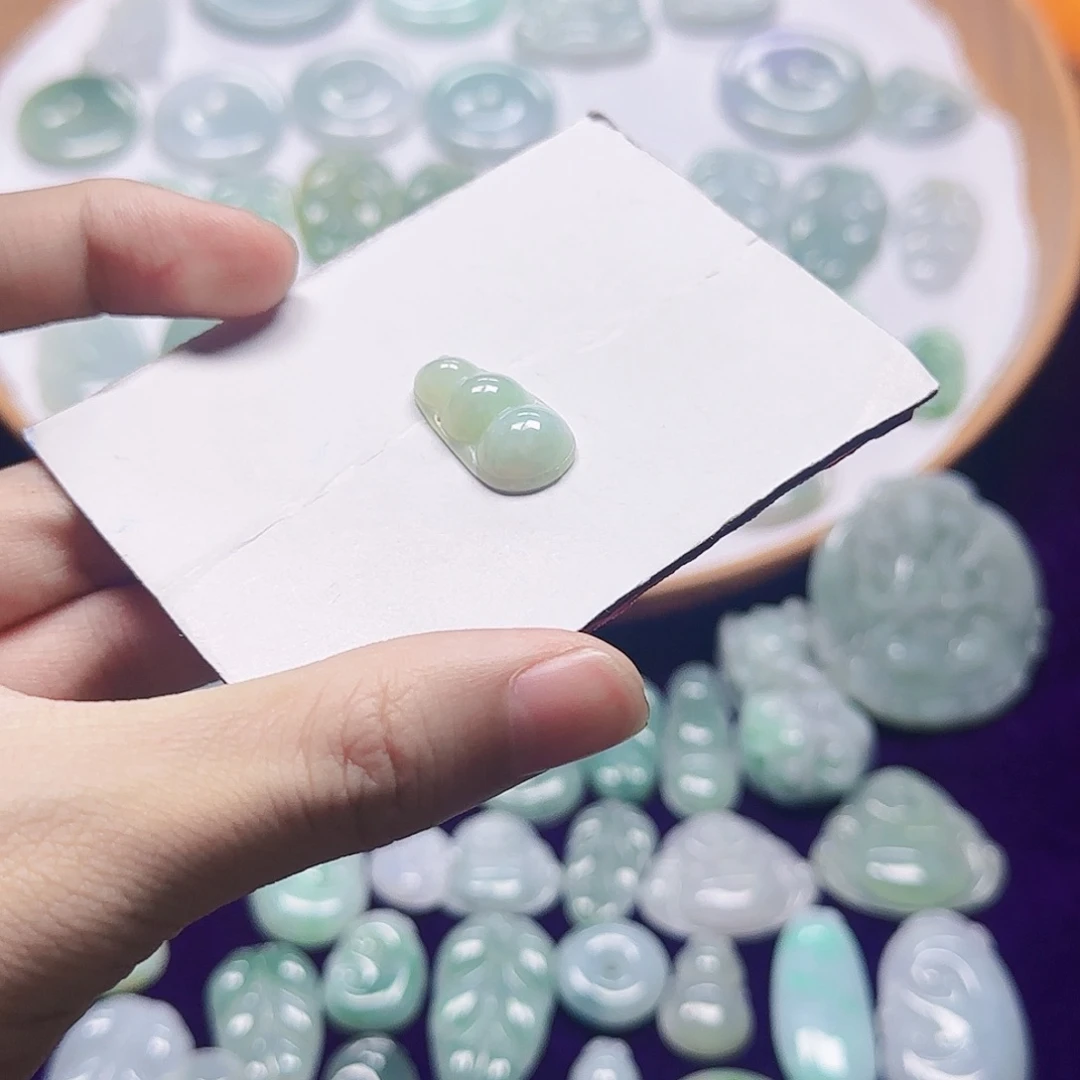 翡翠未镶嵌颈饰fc