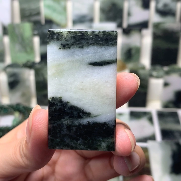 玉***生独山玉未镶嵌颈饰