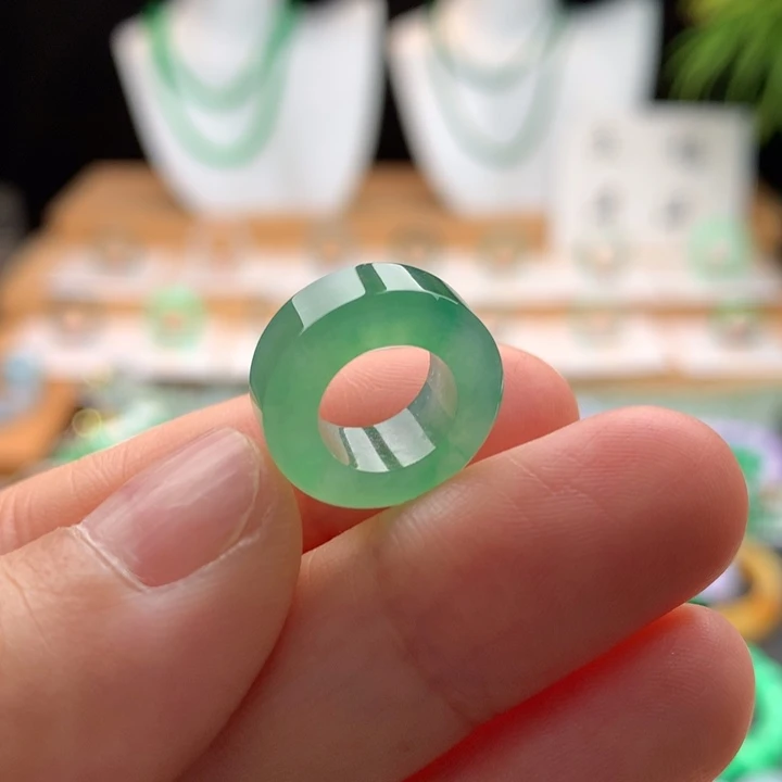 翡翠未镶嵌颈饰天然缅甸A货翡翠