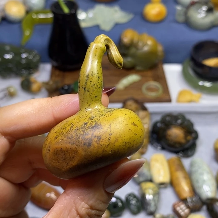 岫岩河磨玉（透闪石质玉）未镶嵌把件