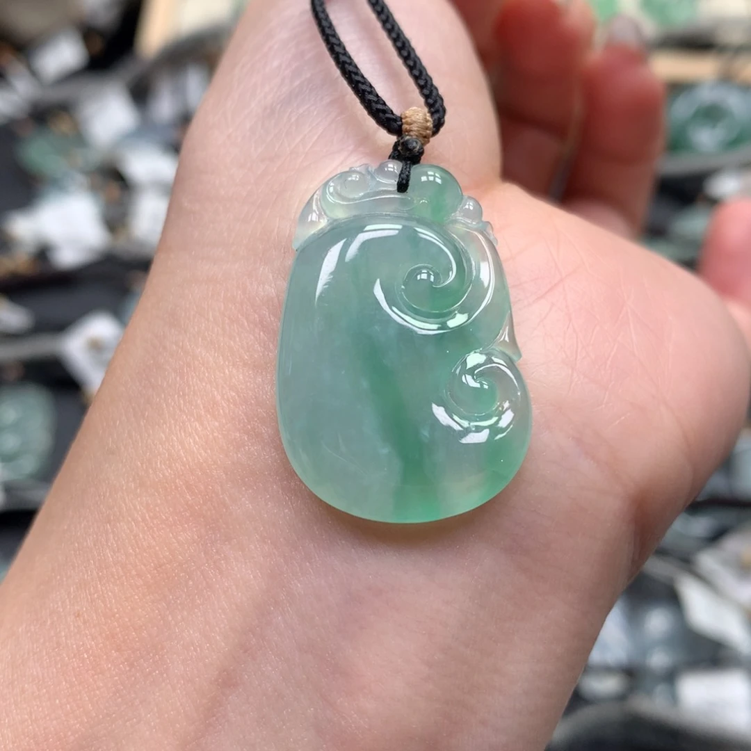 翡翠颈饰未镶嵌如意