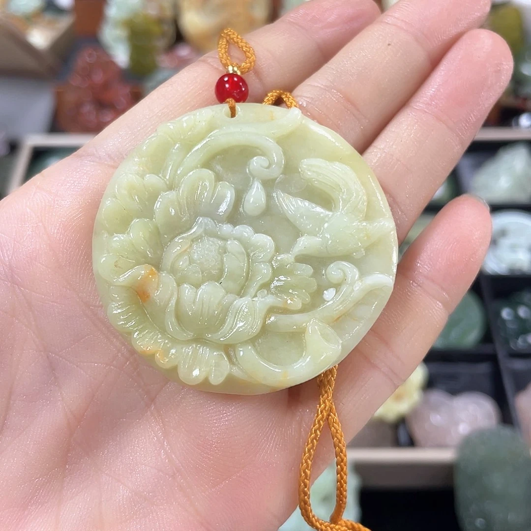 蛇纹石玉颈饰合金