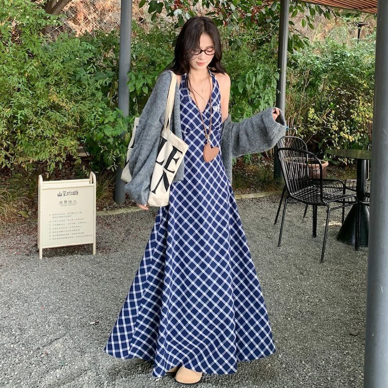 复古格纹挂脖连衣裙女2025春季新款辣妹收腰显瘦时尚气质吊带长裙