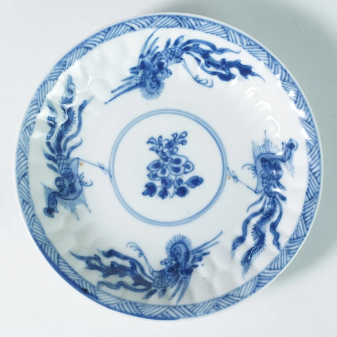 LABCG251224021【十竹斋】清康熙团凤纹青花瓜楞赏盘