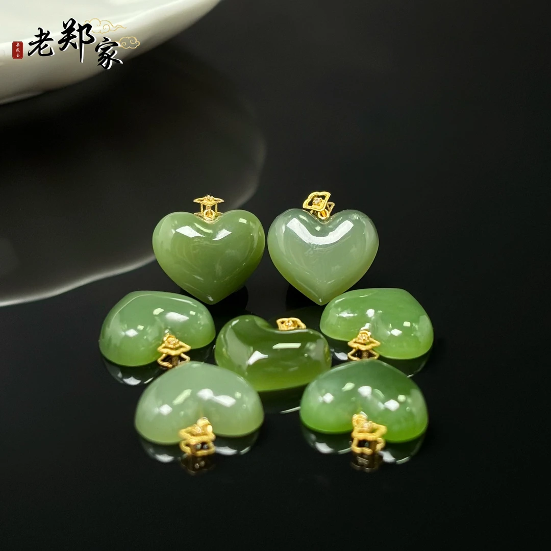 【老郑家】18K金和田玉爱心挂件3109 多样性发1件约13*15*4mm