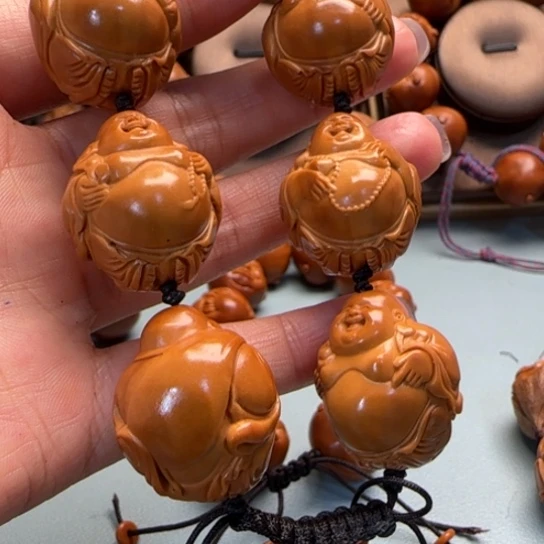 橄榄核手串简*雕刻工艺