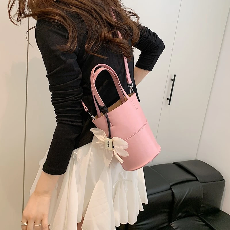 时尚水桶包休闲包包2025新款潮纯色质感小包包手提包单肩包斜挎包