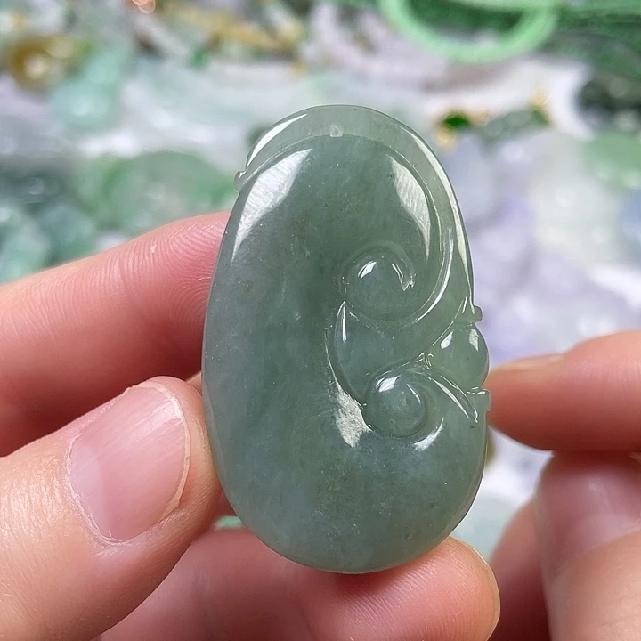 翡翠未镶嵌颈饰如意