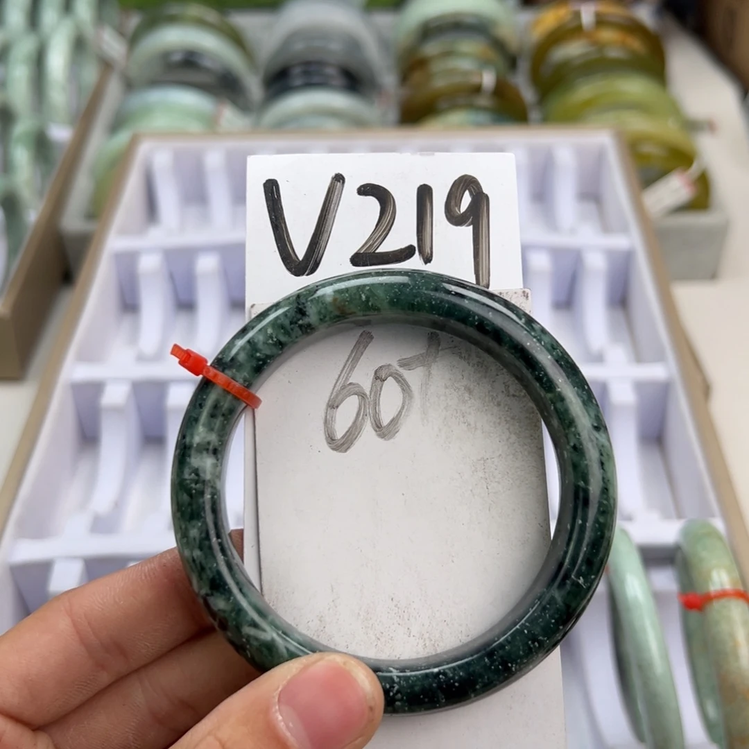 岫玉手镯未镶嵌天然岫玉