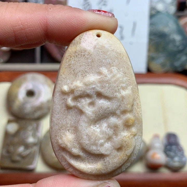 硅化珊瑚（珊瑚玉）颈饰未镶嵌