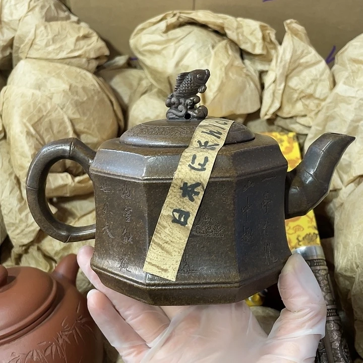茶壶紫砂原矿泥料，手工制作一把紫砂壶。