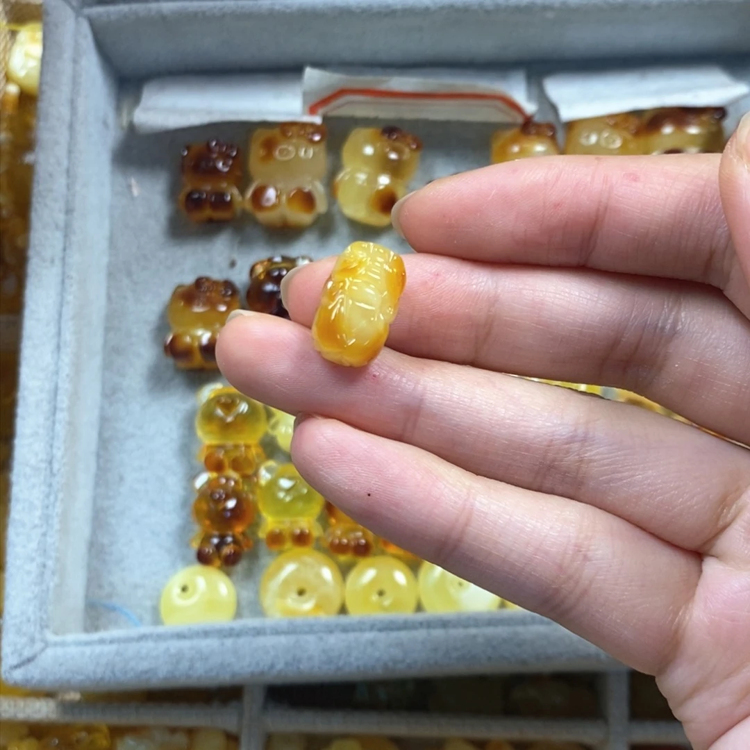 未镶嵌颈饰琥珀D**W貔貅