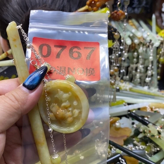 小***，蛇纹石玉未镶嵌发簪