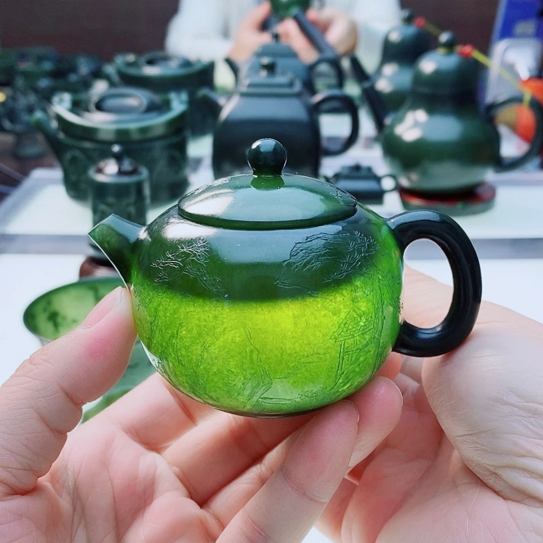 未镶嵌和田玉摆件微瑕