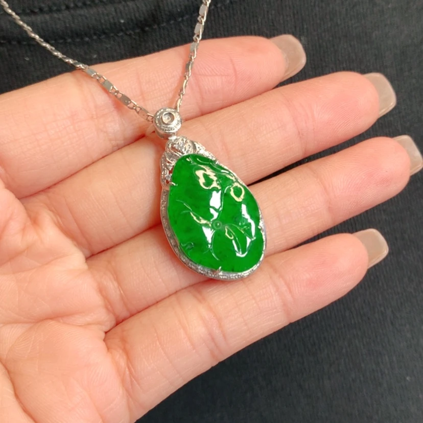 【闪购商品】颈饰18K金镶嵌翡翠荷叶