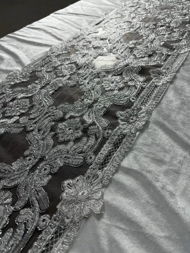 金丝绒白色时尚桌布