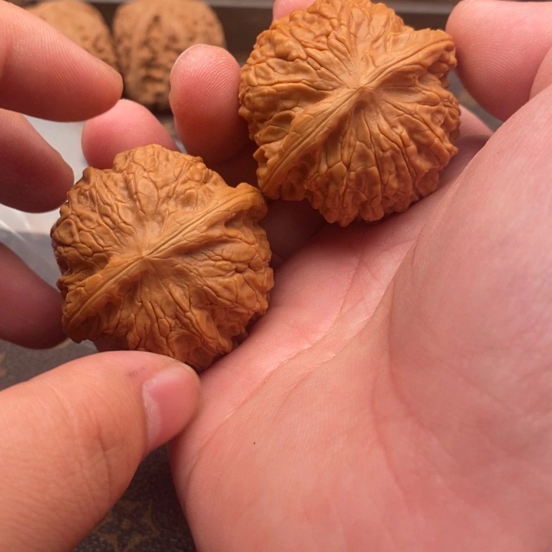 文玩核桃吊坠元宝