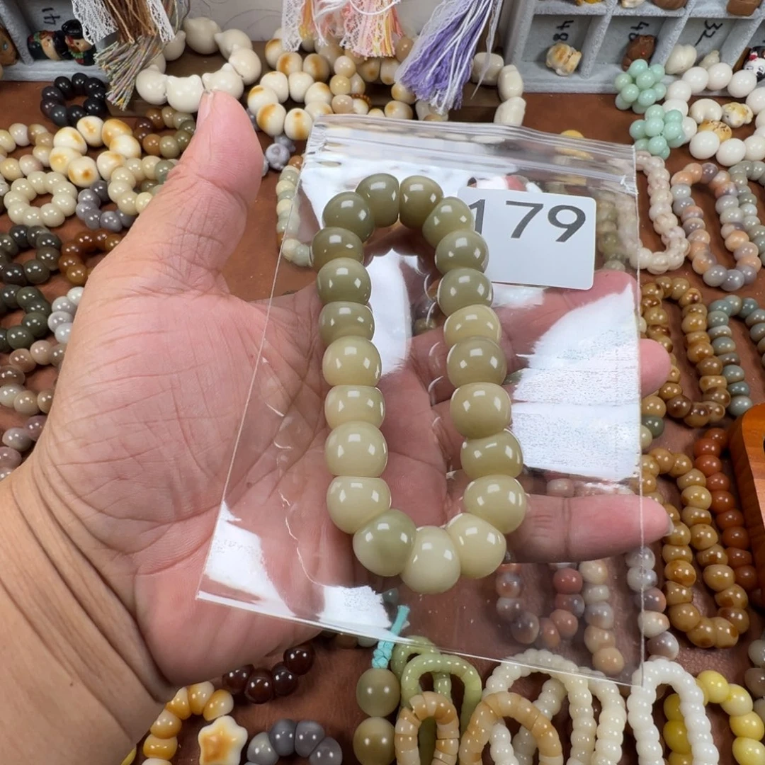 吊坠菩提根/象牙果?