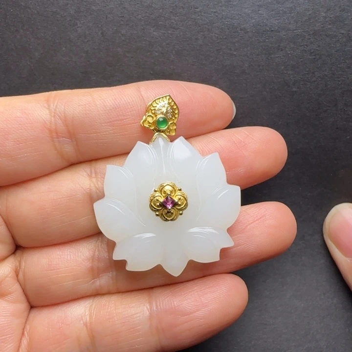 和田玉颈饰18K金镶嵌