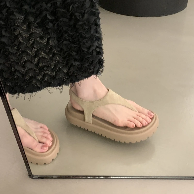 夹趾厚底凉鞋女夏外穿2025新款配裙子百搭不累脚超火沙滩罗马鞋子