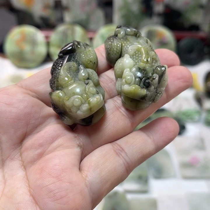 独山玉未镶嵌颈饰