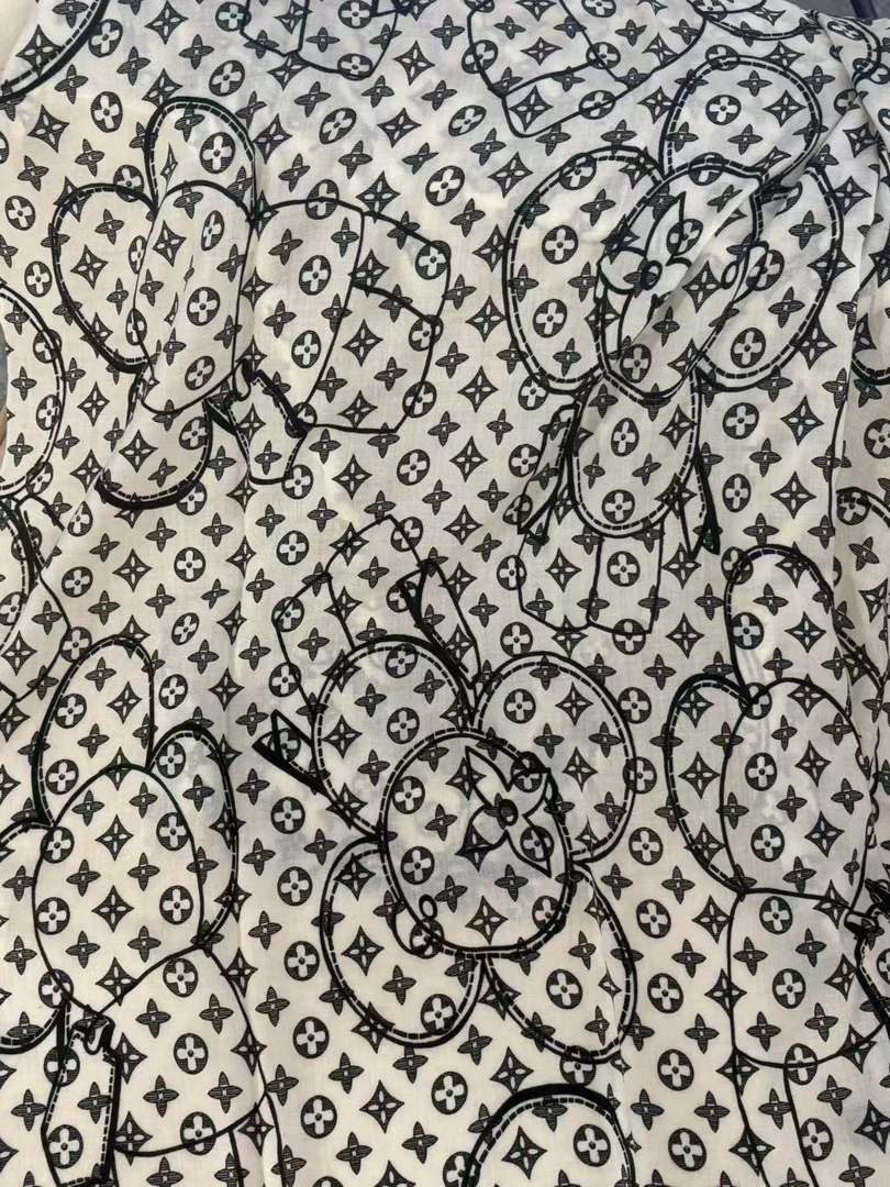 高端品牌 女士柔软印花时尚披肩 纯山羊绒披肩