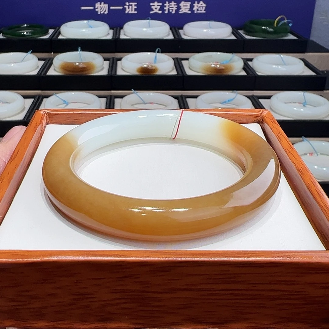 和田玉未镶嵌手镯