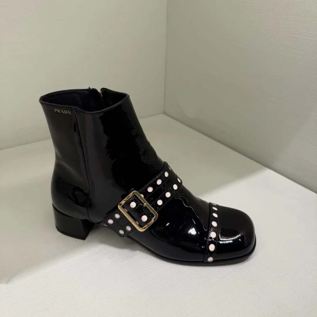 未使用 Prada/普拉达 皮革圆头拉链短靴女款漆皮黑色