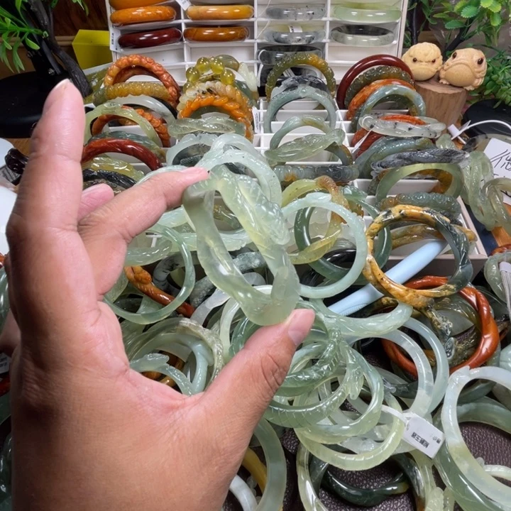 未镶嵌蛇纹石玉手镯