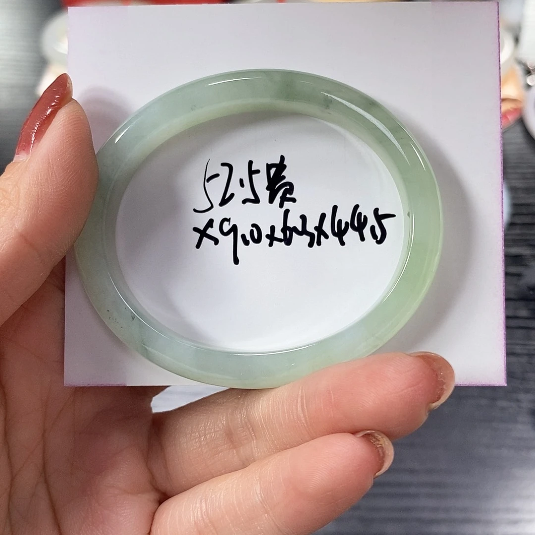 翡翠手镯未镶嵌肥***胖天然翡翠