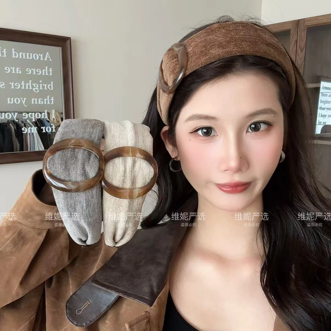 早秋，气质复古纽扣磨毛发箍高颅顶扎发丸子头头箍温柔简约