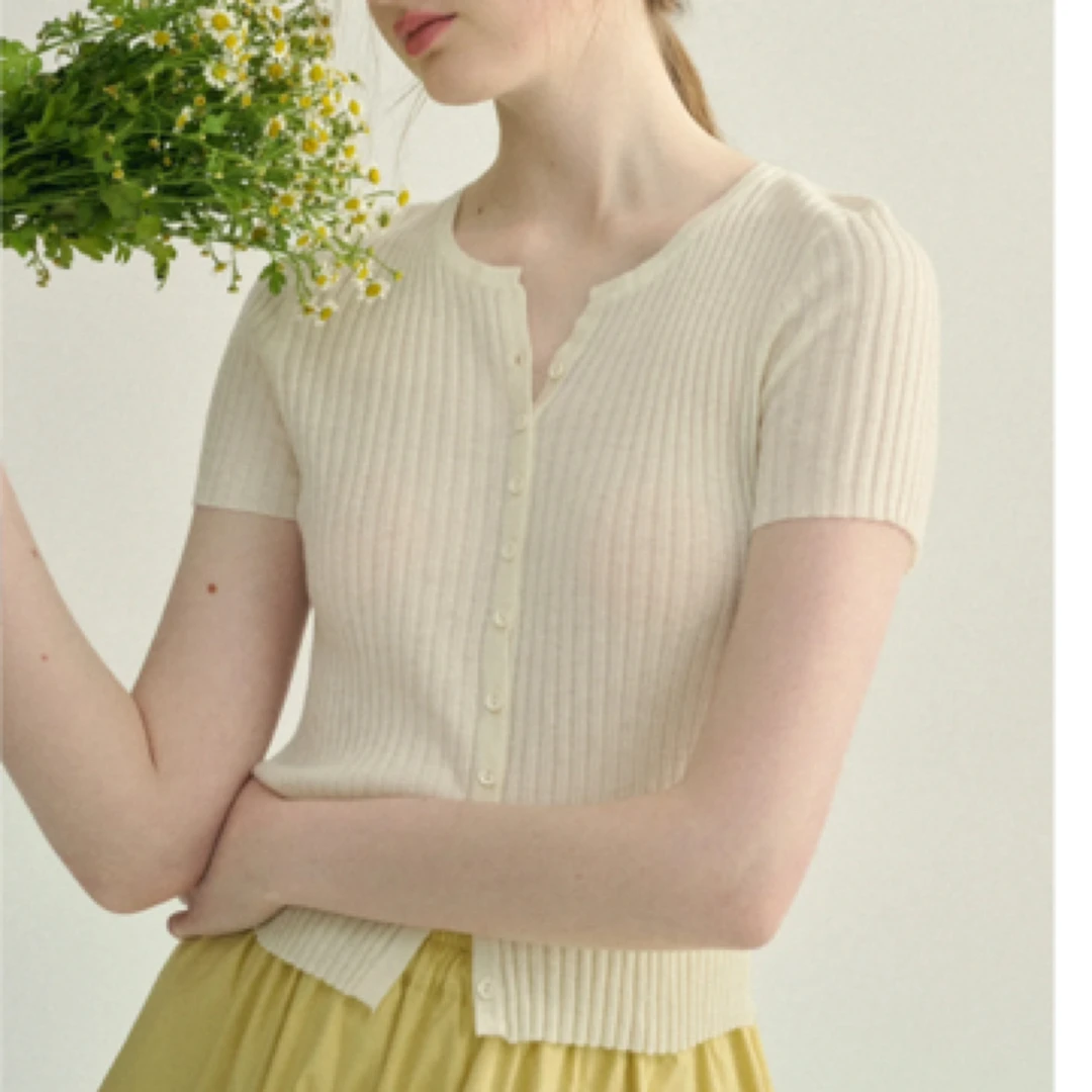 【君之】“禾瑟”18针精工竹节麻天丝V领针织短袖女开衫短款上衣