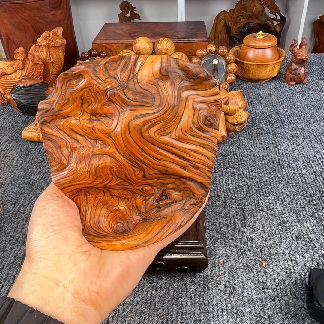 熊***员崖柏太行崖柏满云纹骨料坨子摆件