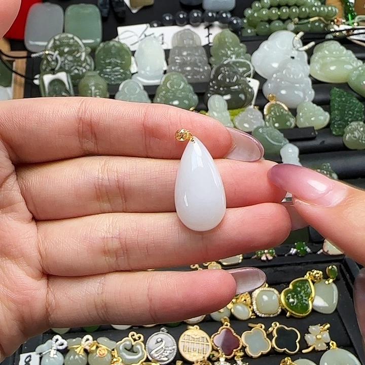 小****和田玉18K金镶嵌吊坠(赠链)