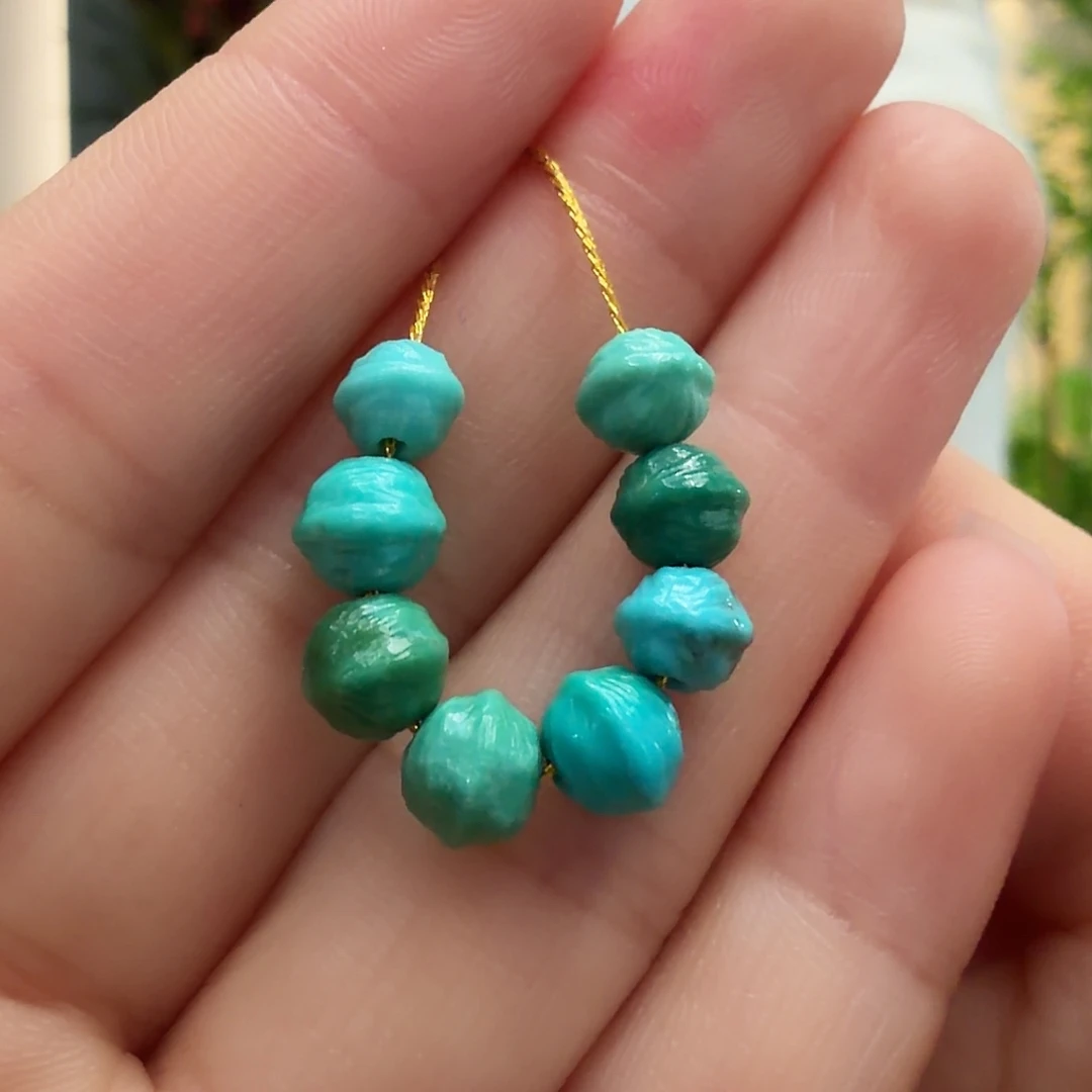 绿松石未镶嵌颈饰