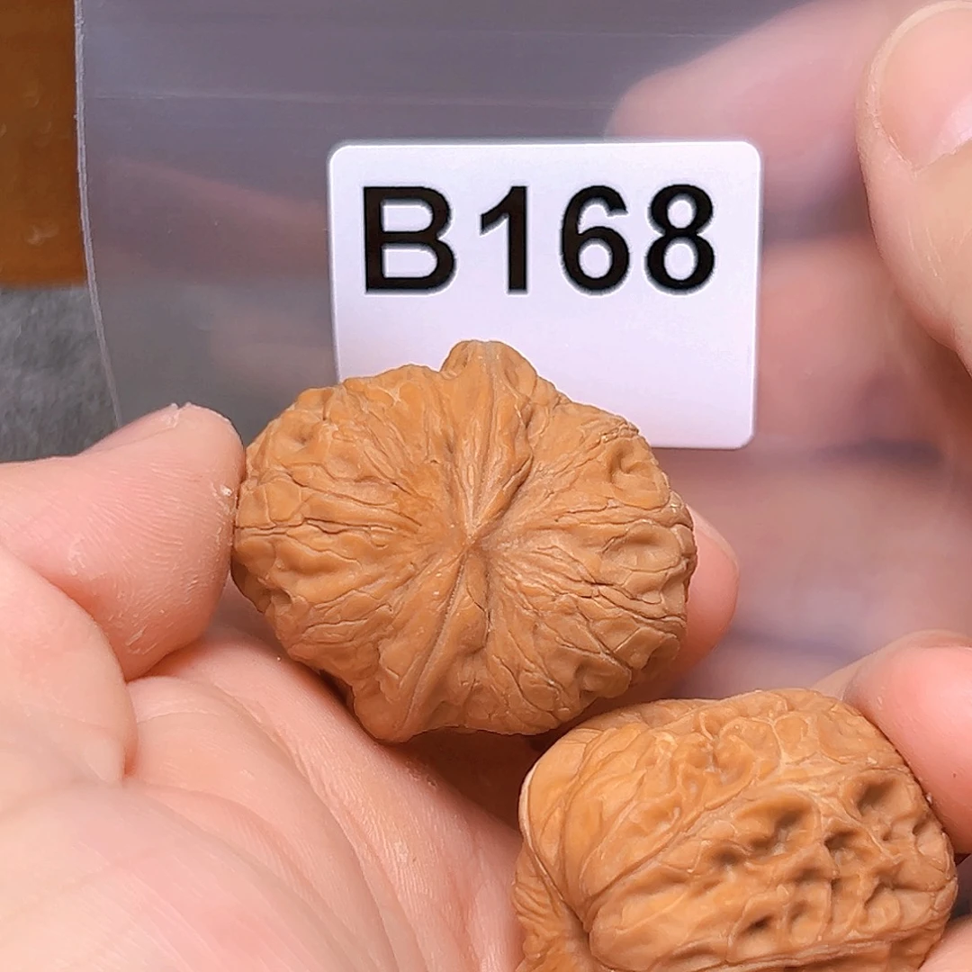 文玩核桃吊坠38➕元宝 有瑕疵