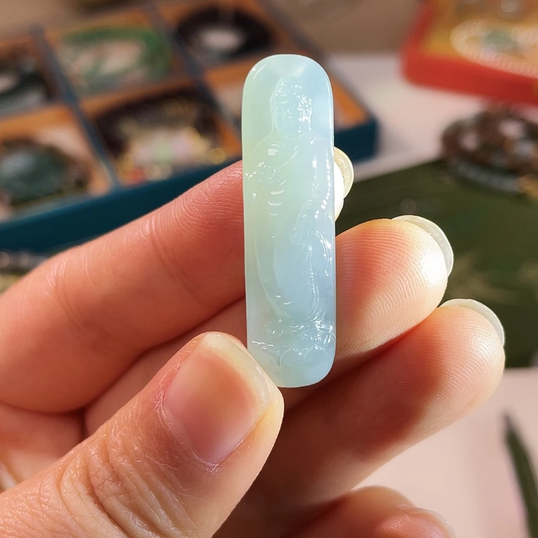 翡翠未镶嵌颈饰站佛