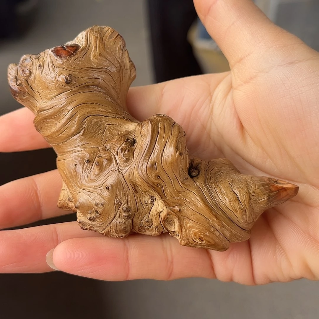 一***鸿太行崖柏陈华手把玩