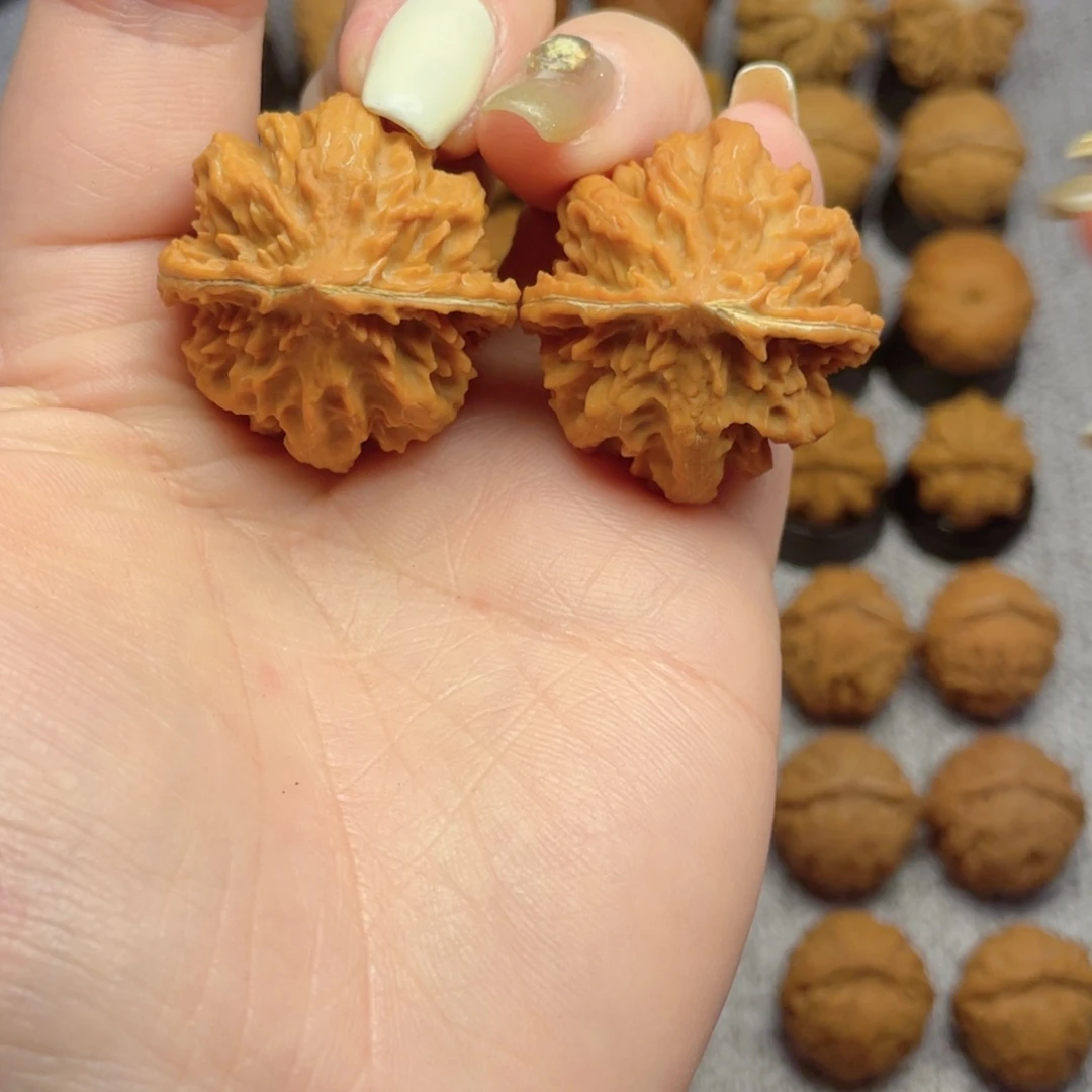 把件文玩核桃绣球