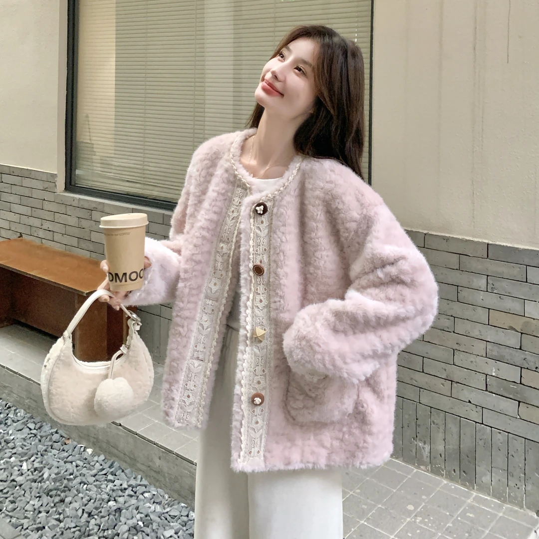 今年流行爆款蕾丝拼接羊羔毛短外套女2025冬新款时尚减龄保暖棉服